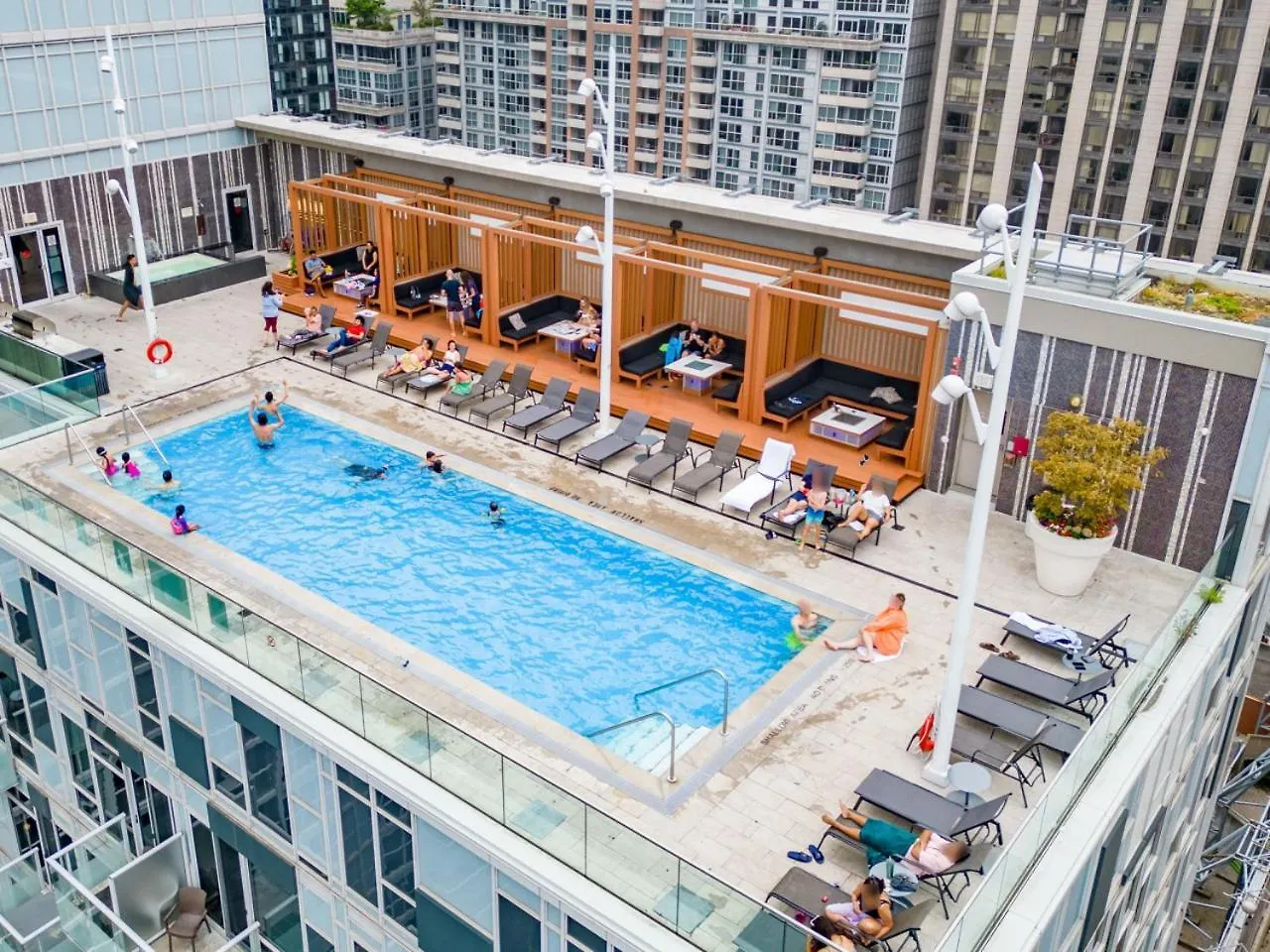 Cn Tower View 2 Bed Home Near Rogers Centre, Scotiabank, Mtcc Toronto
