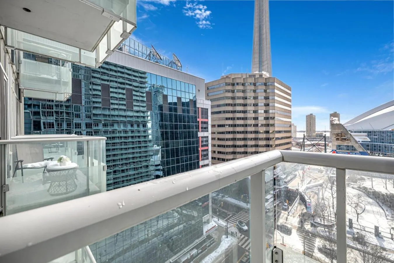 Cn Tower View 2 Bed Home Near Rogers Centre, Scotiabank, Mtcc Toronto Canada