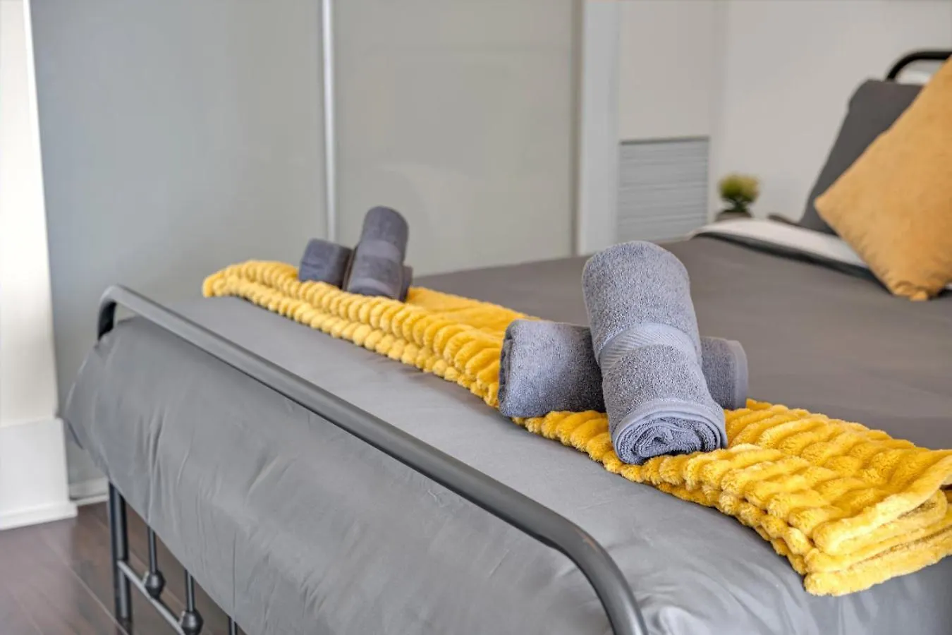 Cn Tower View 2 Bed Home Near Rogers Centre, Scotiabank, Mtcc Toronto 0*,  Canada