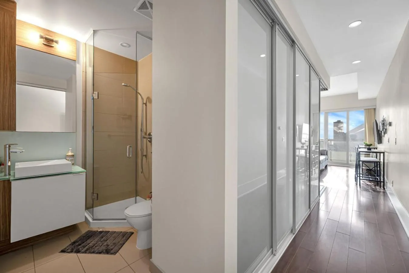 Cn Tower View 2 Bed Home Near Rogers Centre, Scotiabank, Mtcc Toronto 0*,  Canada