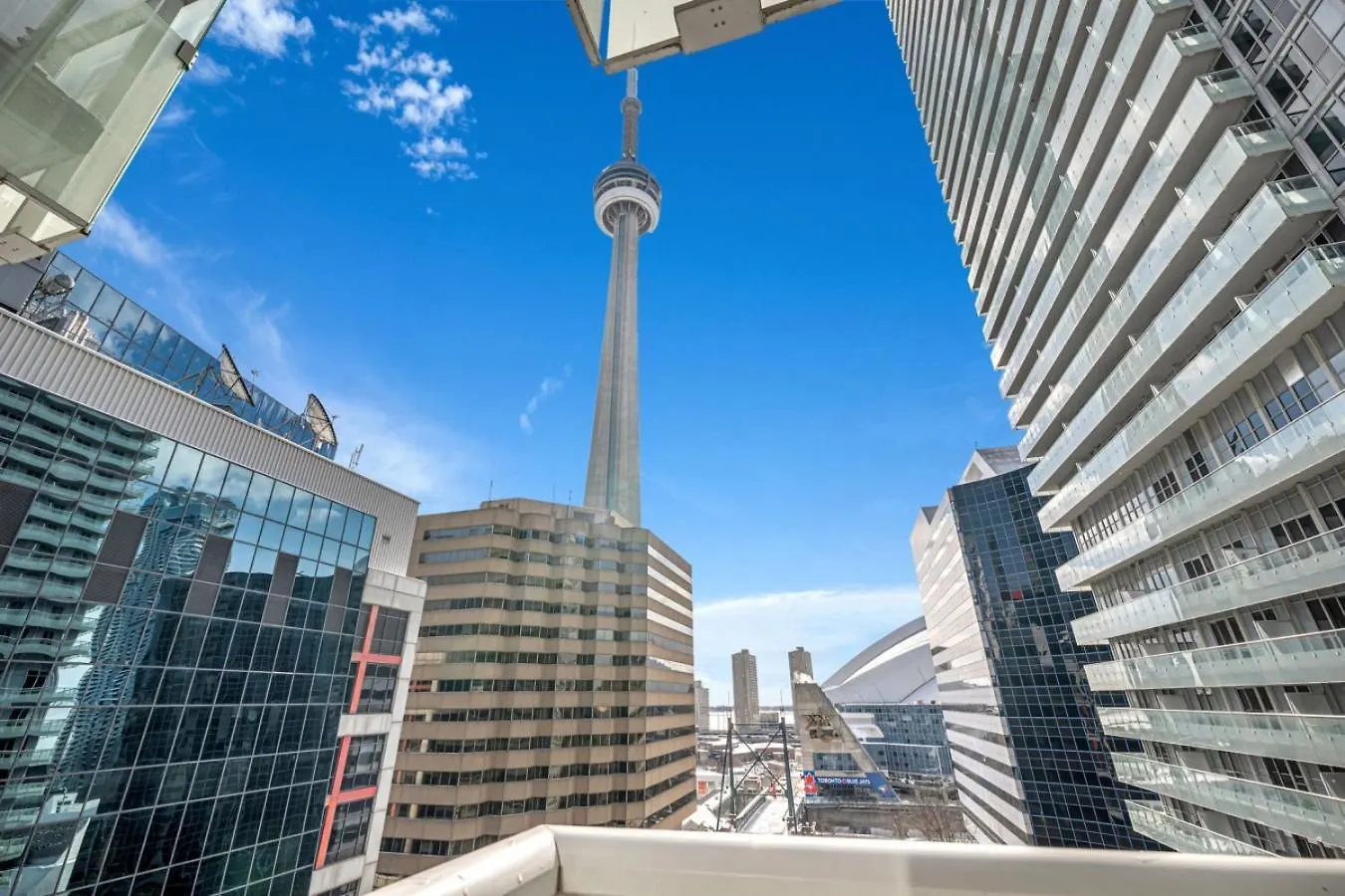 Holiday home Cn Tower View 2 Bed Home Near Rogers Centre, Scotiabank, Mtcc Toronto Canada