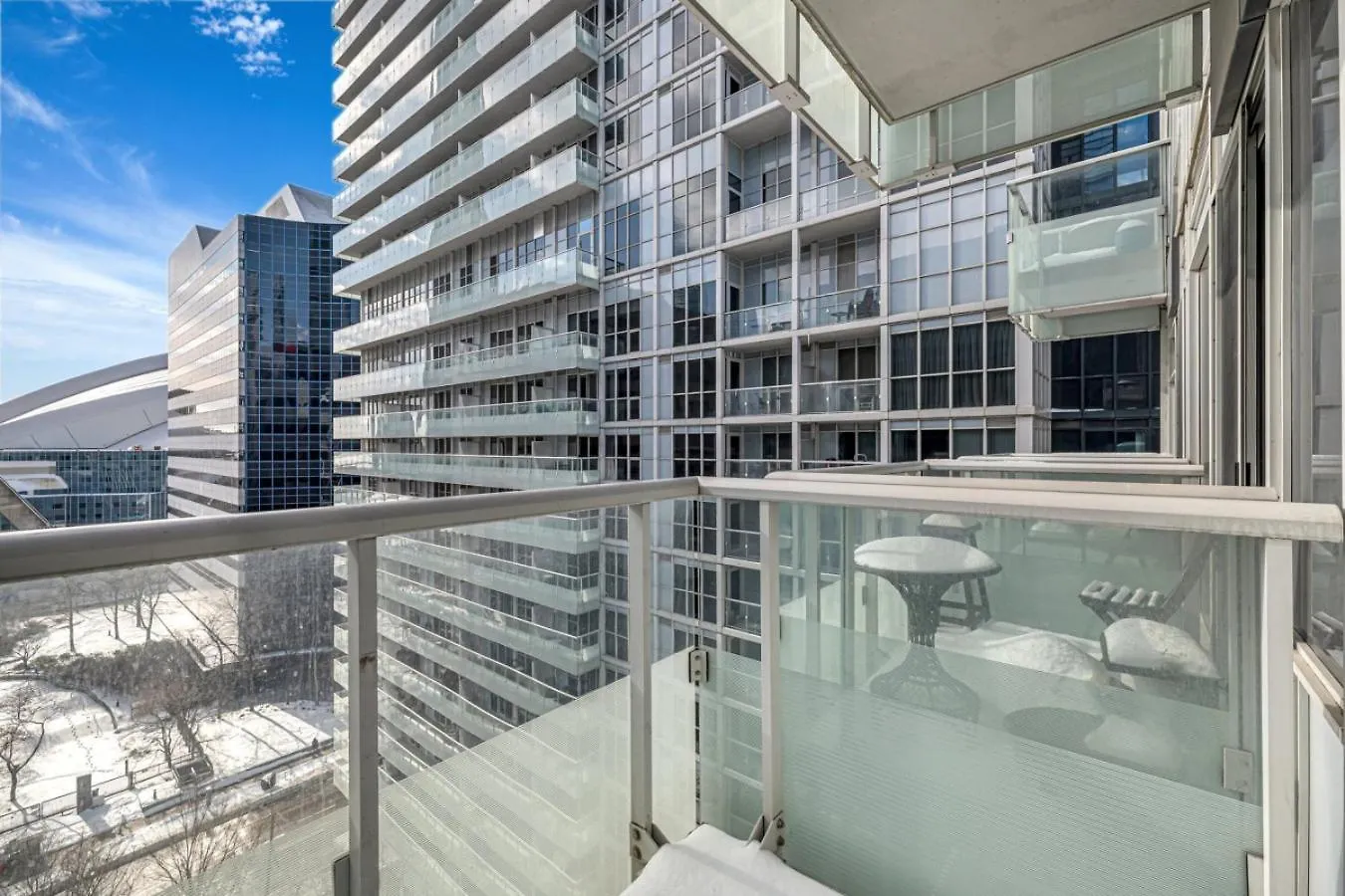 Holiday home Cn Tower View 2 Bed Home Near Rogers Centre, Scotiabank, Mtcc Toronto