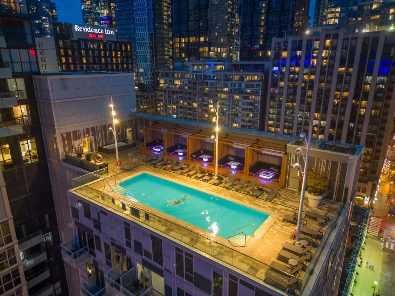Cn Tower View 2 Bed Home Near Rogers Centre, Scotiabank, Mtcc Toronto