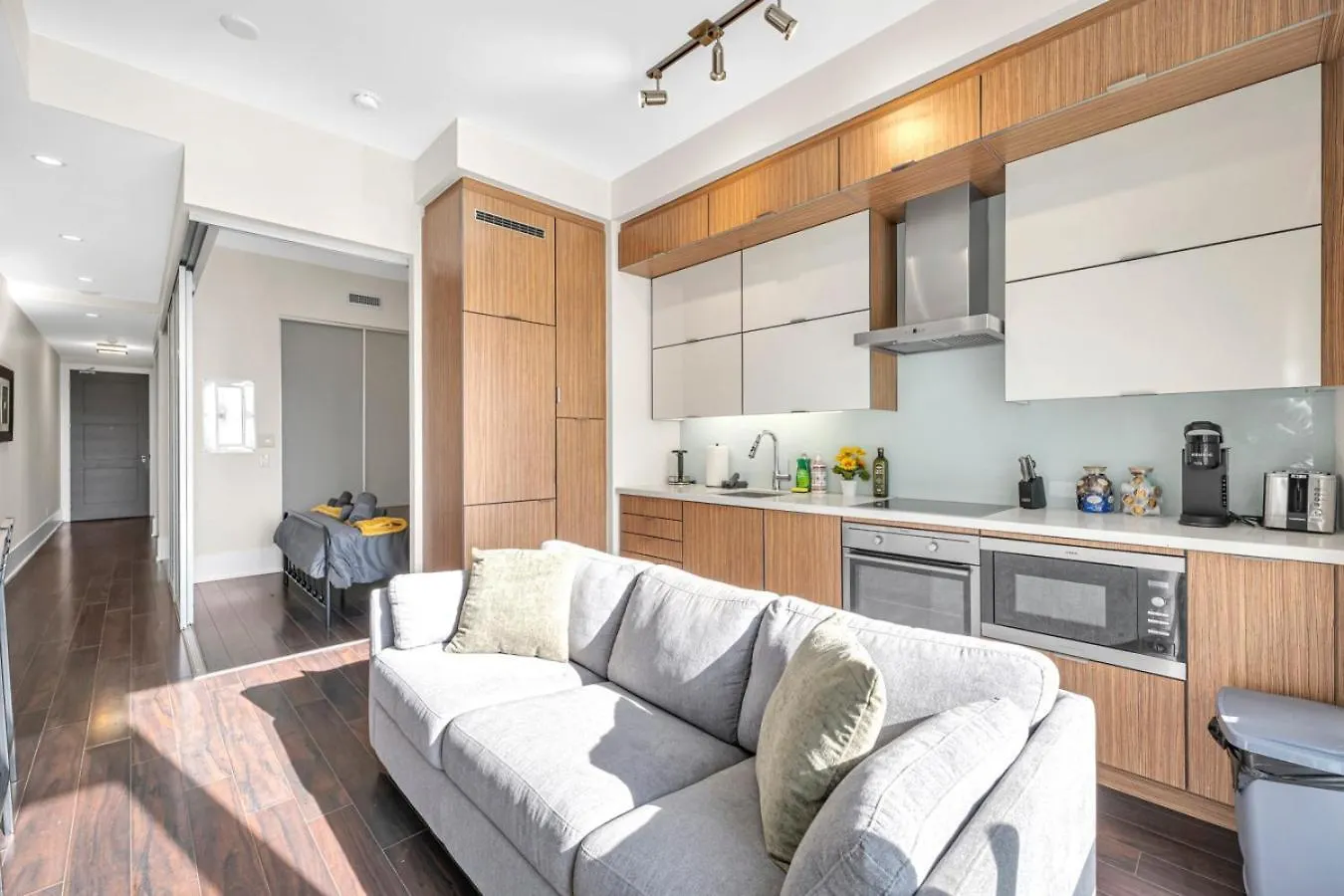 Cn Tower View 2 Bed Home Near Rogers Centre, Scotiabank, Mtcc Toronto Holiday home