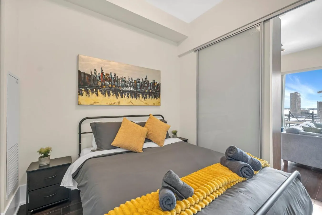 Holiday home Cn Tower View 2 Bed Home Near Rogers Centre, Scotiabank, Mtcc Toronto