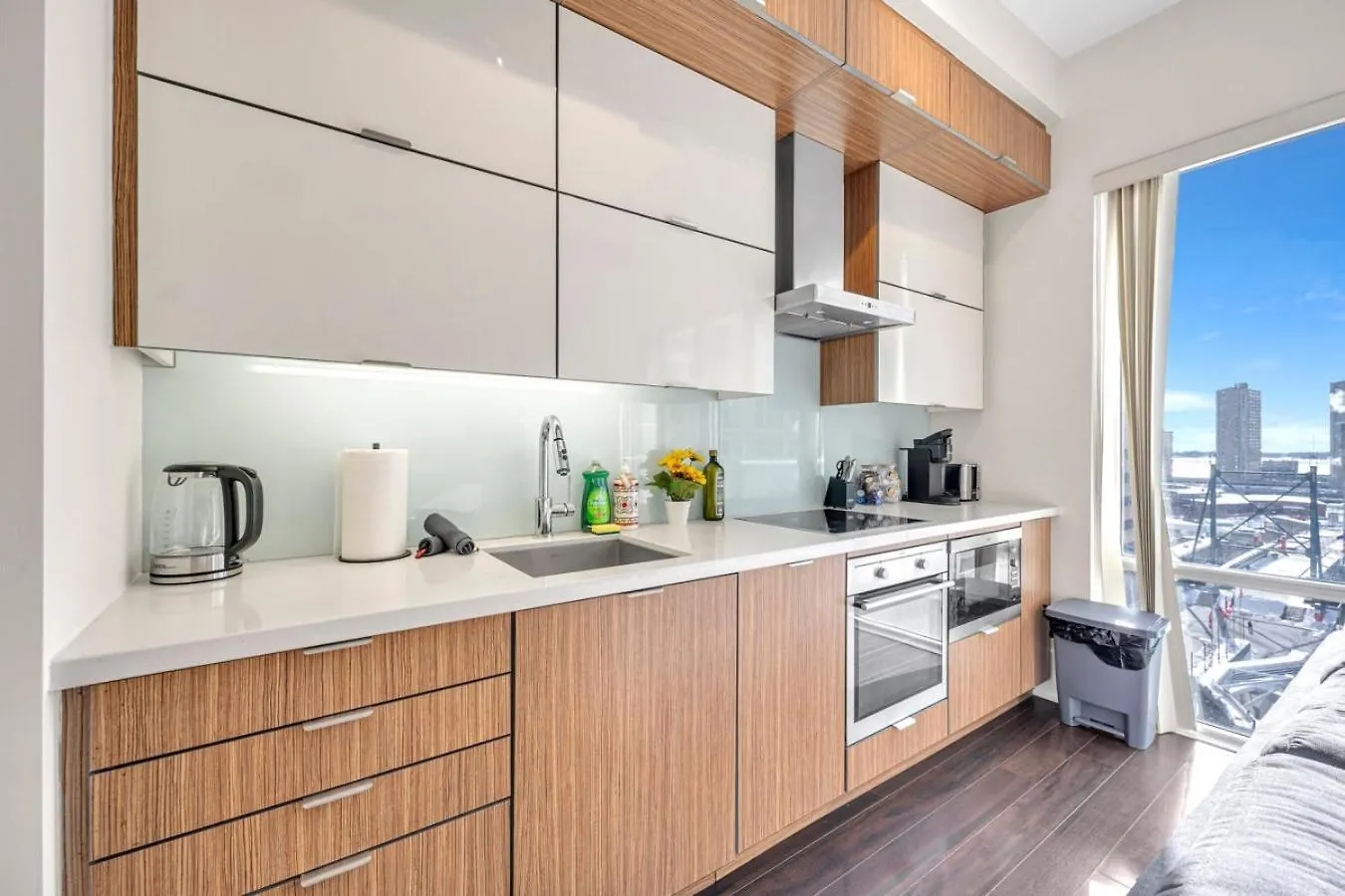 Holiday home Cn Tower View 2 Bed Home Near Rogers Centre, Scotiabank, Mtcc Toronto