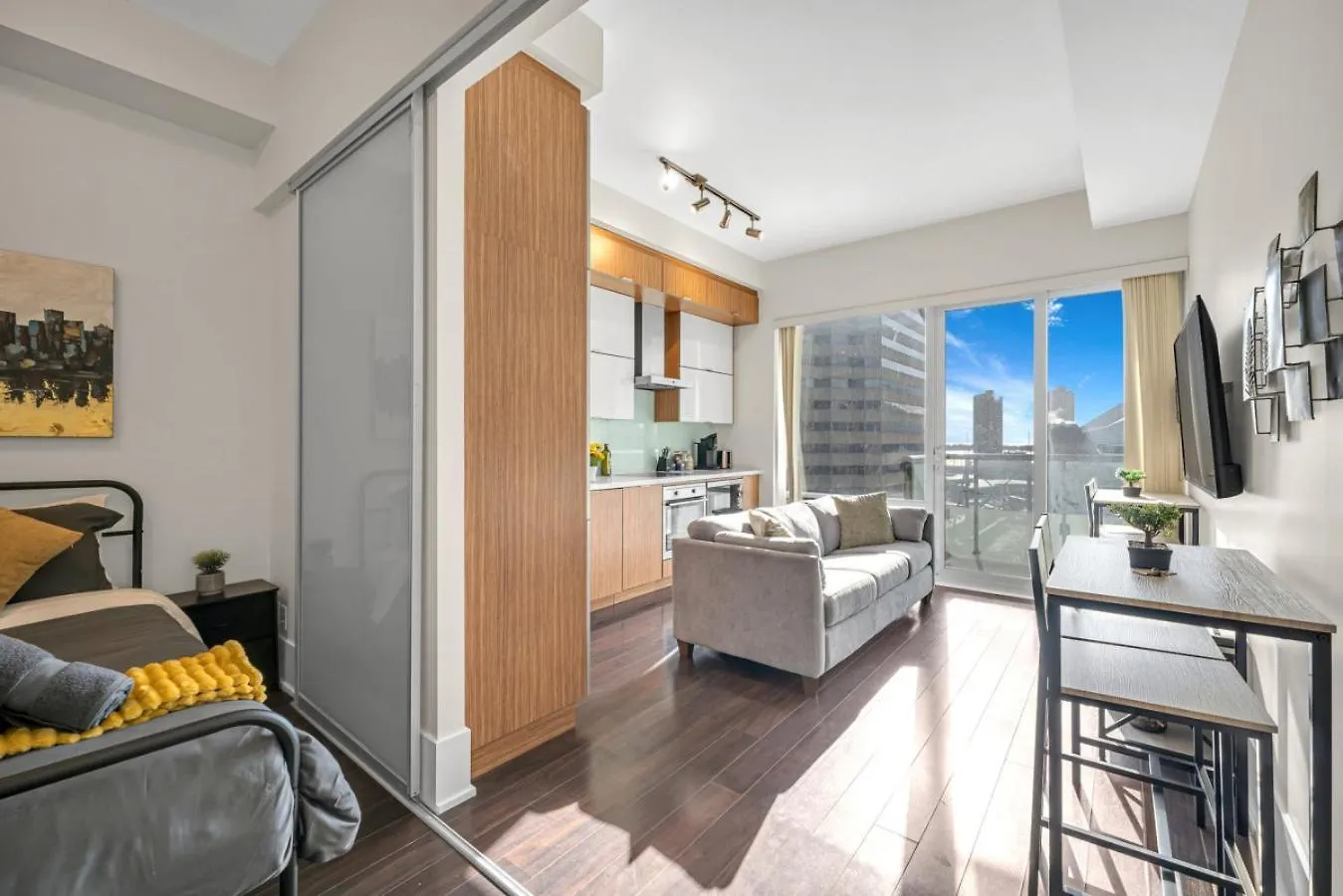 Holiday home Cn Tower View 2 Bed Home Near Rogers Centre, Scotiabank, Mtcc Toronto