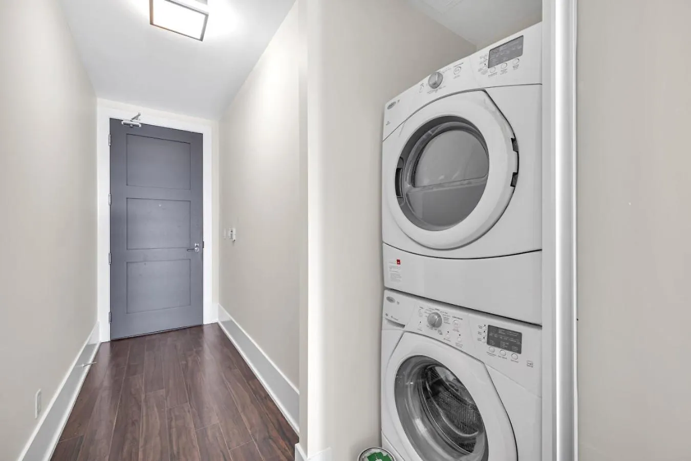 Holiday home Cn Tower View 2 Bed Home Near Rogers Centre, Scotiabank, Mtcc Toronto
